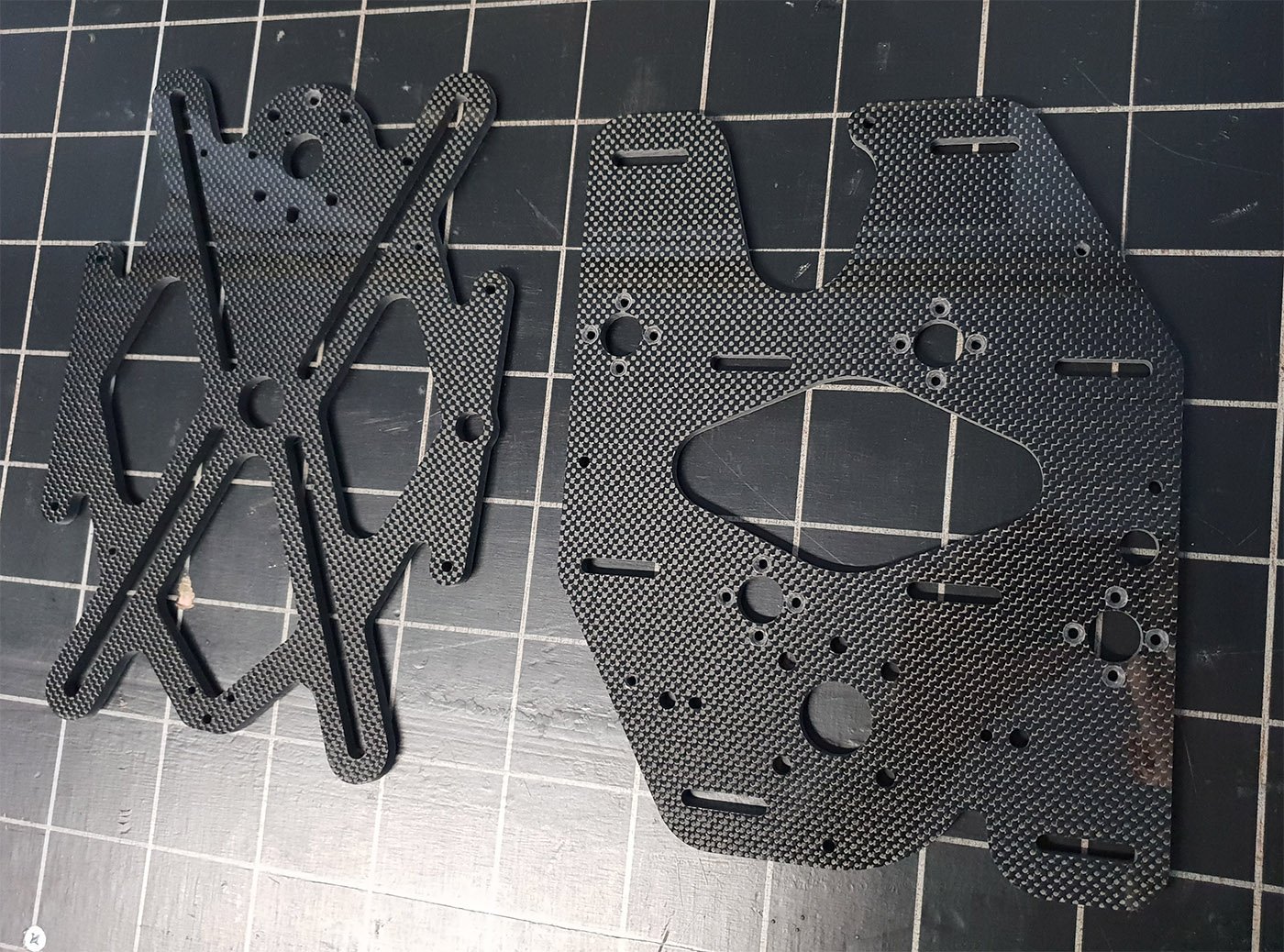 Hassas 5 Eksen CNC Karbon Fiber Plaka ve Parça İşleme